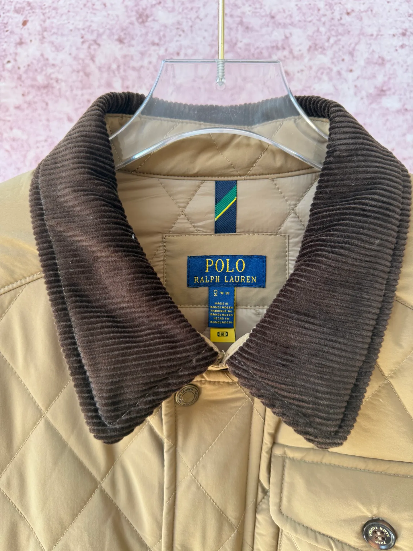 P430 Raff's new rhombus plaid workwear cotton jacket, customized hardware accessories, fine workmanship inside and outside to maintain the original details, simple version, old money style, casual matching, workmanship details restored, diamond grid stitching inside and outside fixed, collar and cuffs with corduroy to add matching attributes, shoulder chapters highlight the brand tonality, hem slit snap design is more matching attributes, full of details